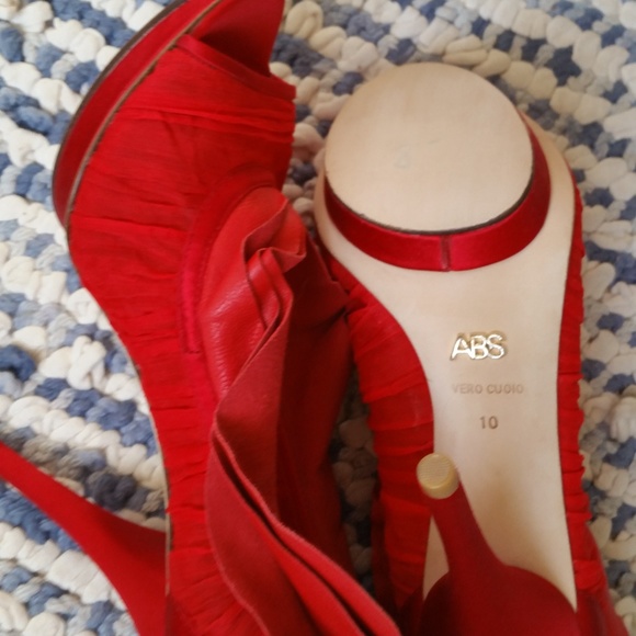 Soft Leather & Satin Shoes NWOT   👀👀 LOOK 👀👀 the color is the perfect Red ❤️ - Picture 3 of 8